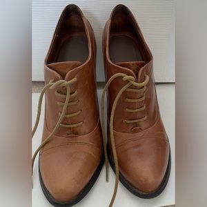 Lace up caramel coloured pumps